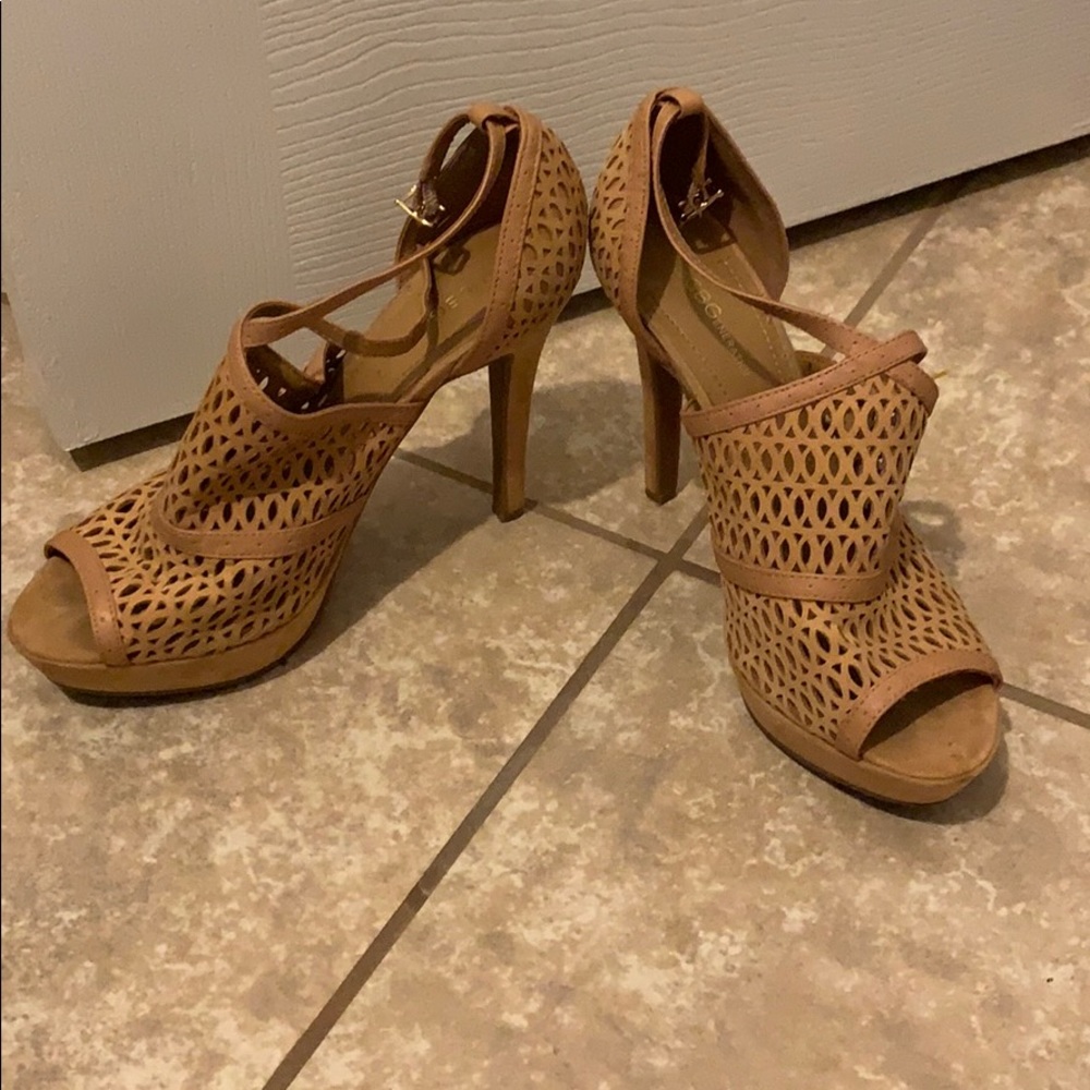 BCBG brown heels